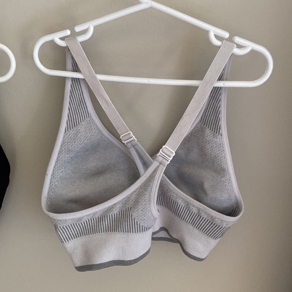 Puma sports bras - Picture 3 of 5